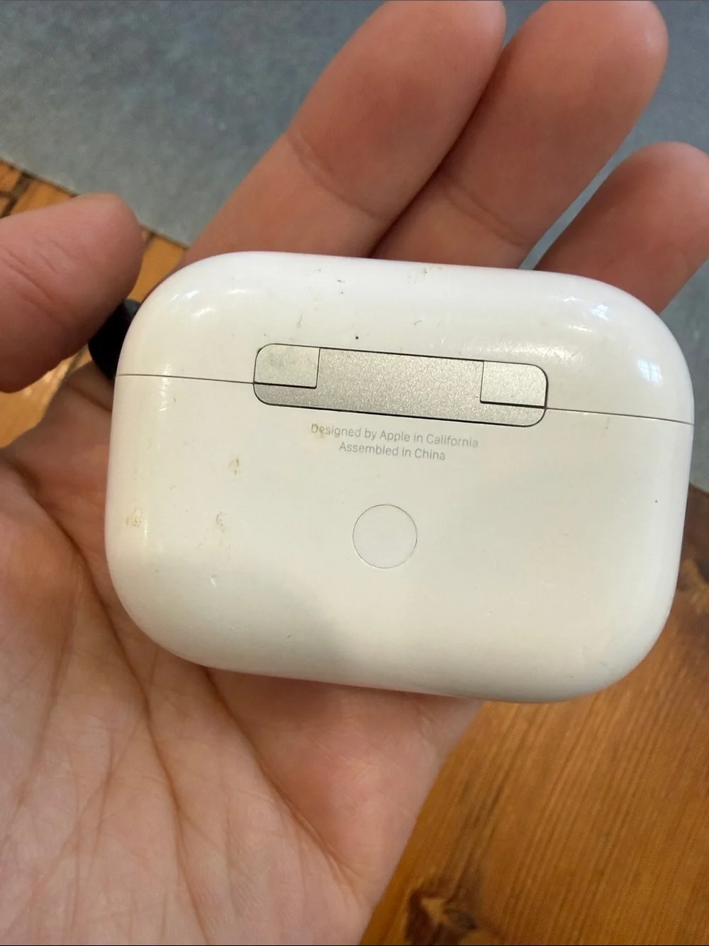 Apple AirPods *broken* White Wireless Earbuds Charging Case - USB-C Port